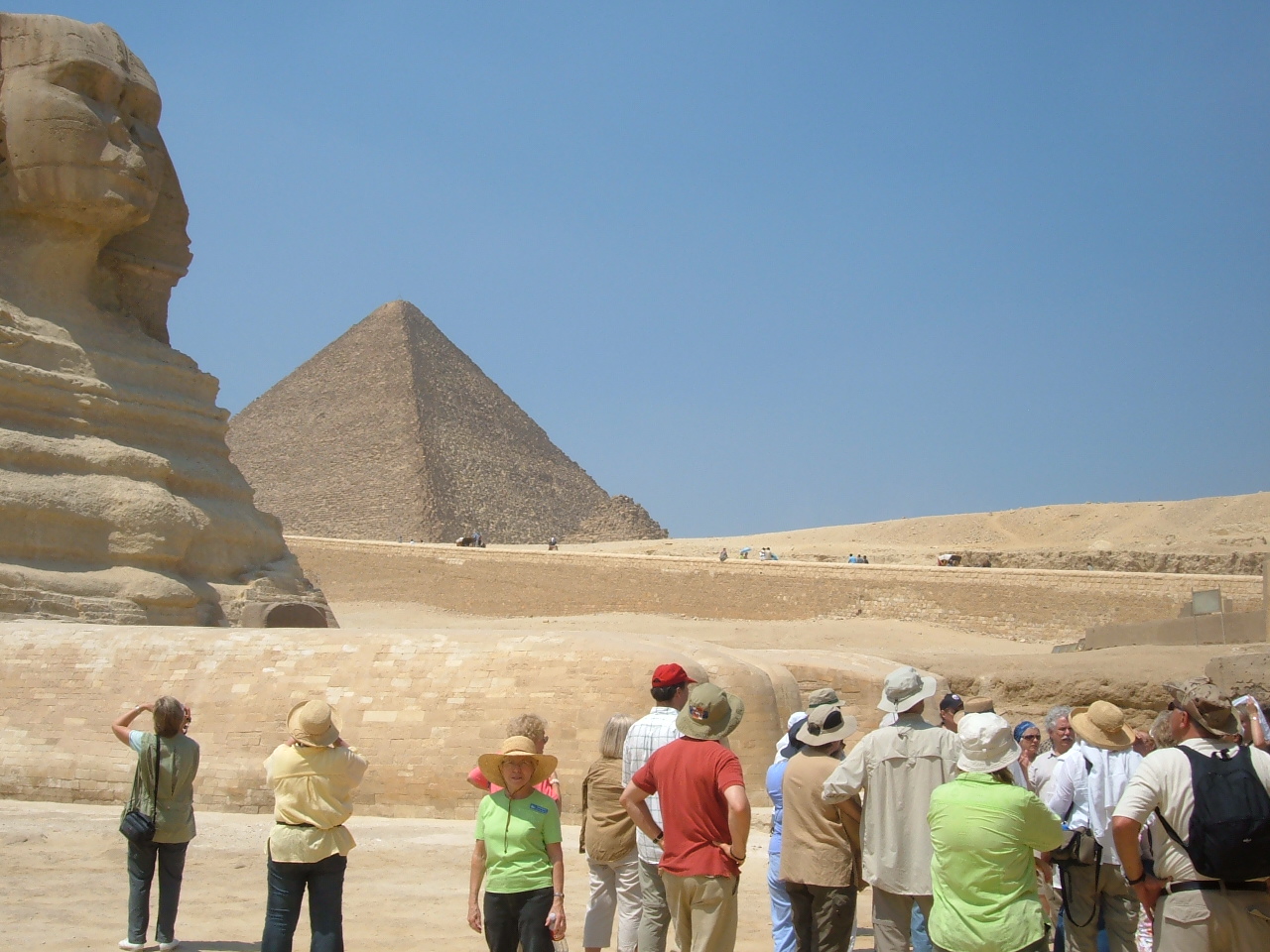 The Great Pyramid,Isis pryamid, and the right paw of the Sphinx.This angle mentioned in the Edgar Cayce Readings was suppose to be in line to the lacation of the Hall of Records.